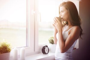 Como Criar uma Rotina Matinal Simples que Melhora seu Dia