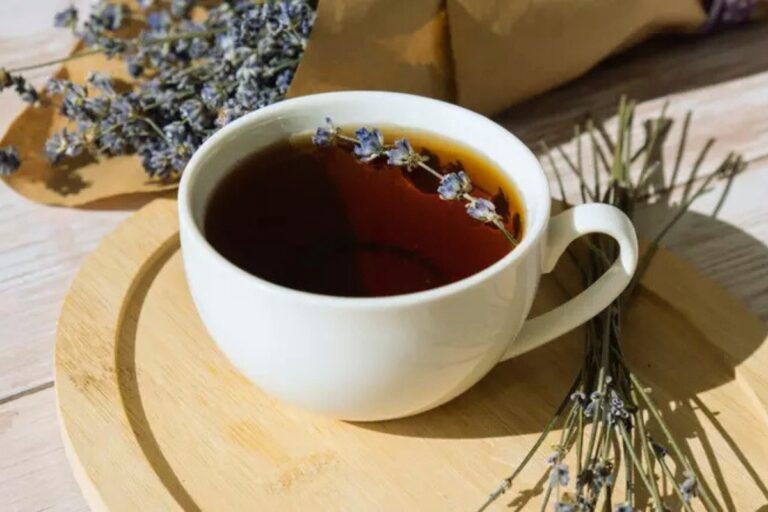 Como Preparar um Chá Relaxante para Dormir Melhor